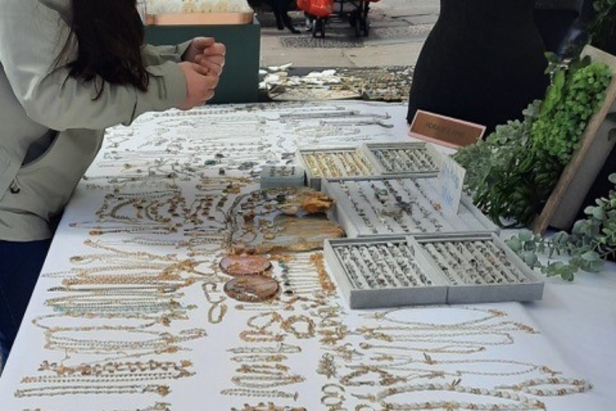 Antiques, vintage, decorative arts market (image from July 2024 event)